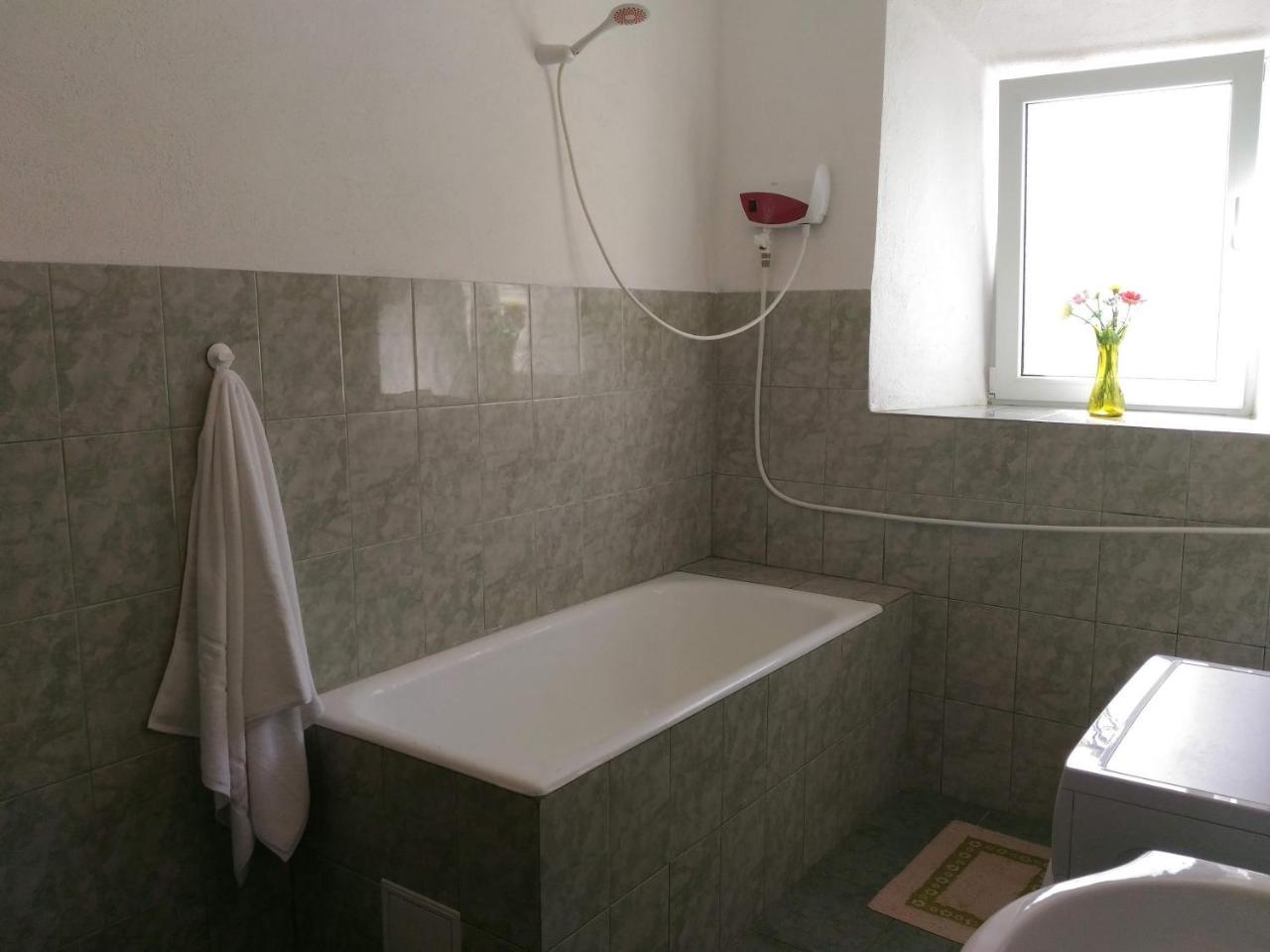 Edelweiss Guesthouse, Glamping And Camping Suhaia Екстериор снимка